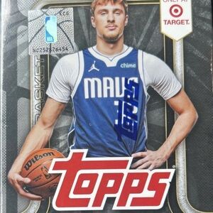 Topps 2025/26 Basketball Cards 132 total cards - Target Black Friday exclusive